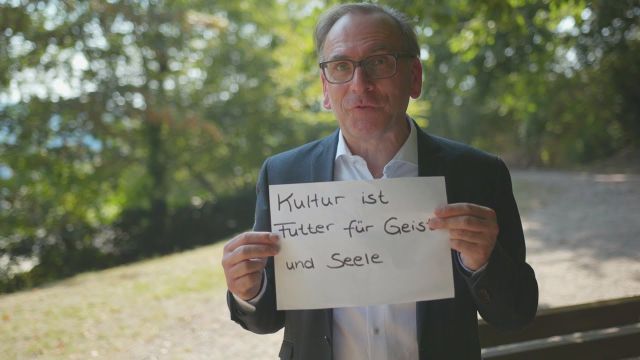 Andreas Mucke beantwortet Fragen zur Freien Kunst- und Kulturszene